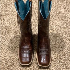 Ariat Square Toed Boots - 8B